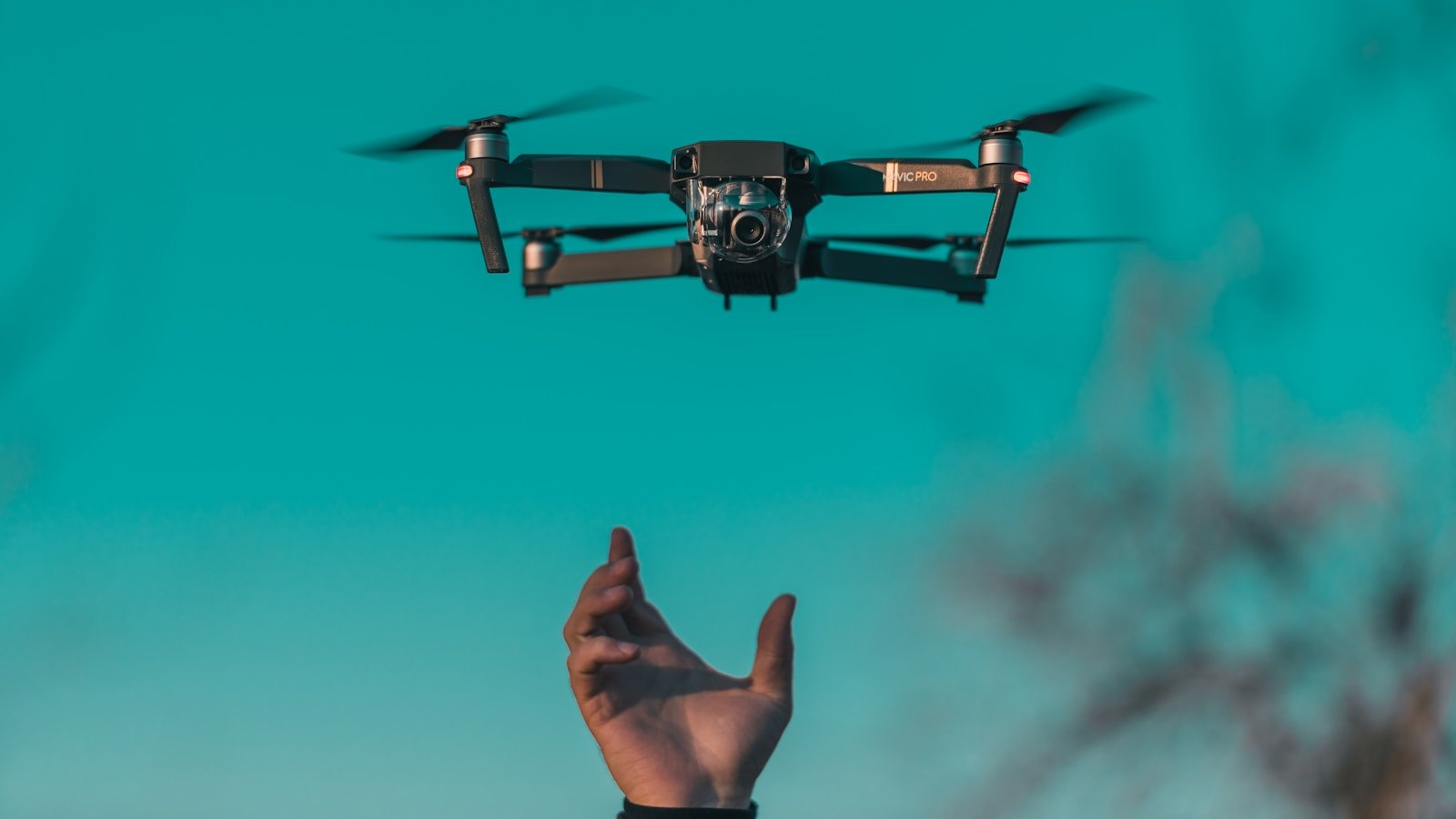 Latanie Dronem w Polsce: Przewodnik po Strefach i Przepisach